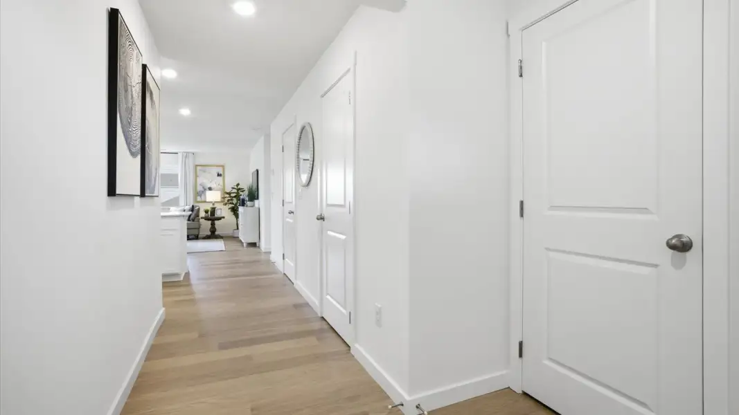 Spacious, unfurnished interior of a new home in Oak Hill, Vonore (Image 22).