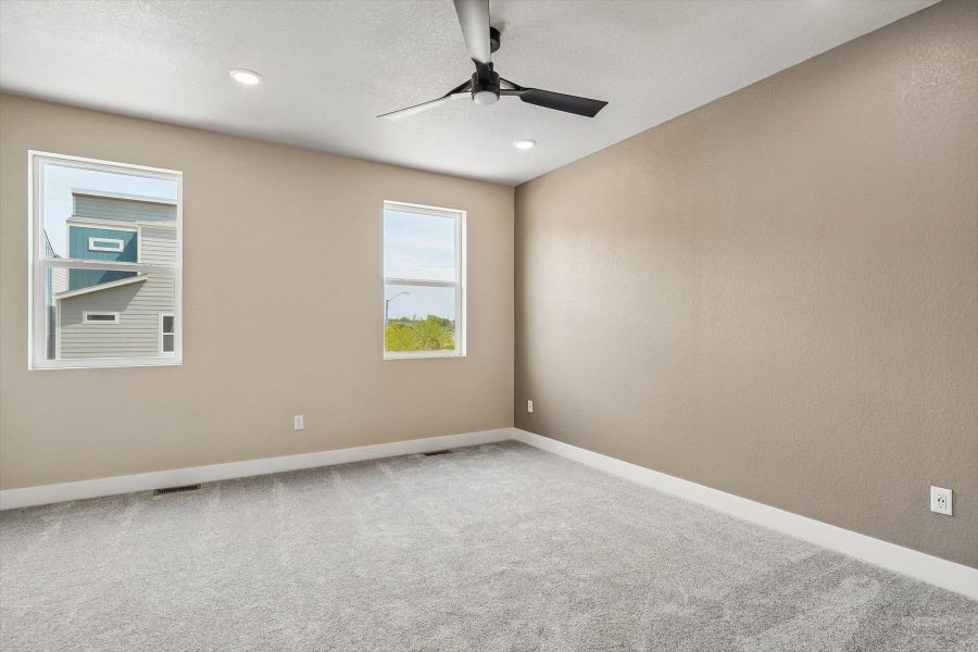 Spacious, unfurnished interior of a new home in Pony Park, Colorado Springs (Image 15).