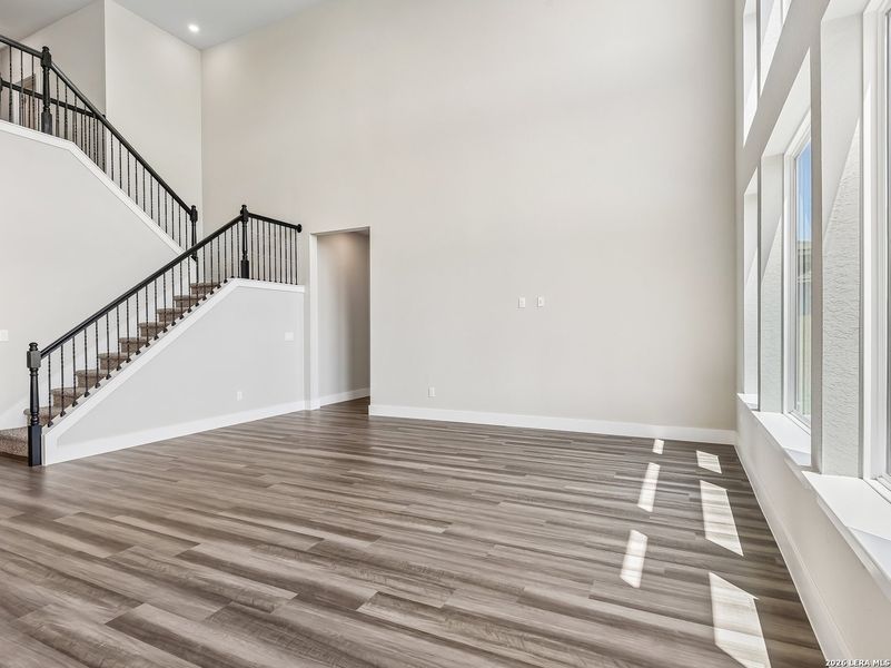 Spacious, unfurnished interior of a new home in Weltner Farms 60’s, New Braunfels (Image 31).