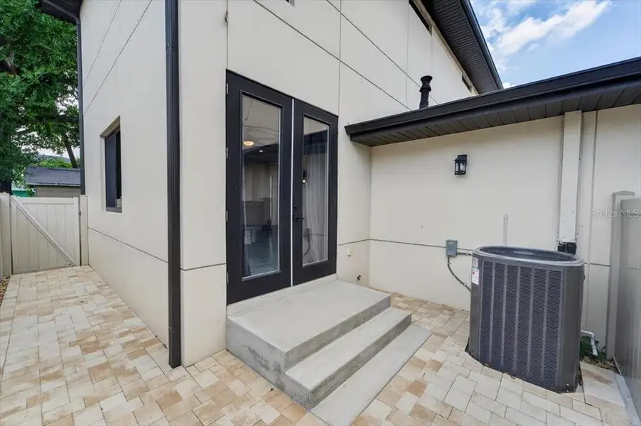 Exterior details and patio area of a home in , Tampa (Image 4).