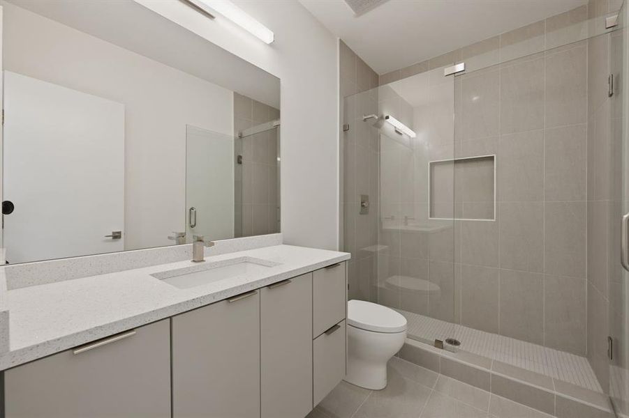 Furnished interior view inside a new home in , Dallas (Image 12).