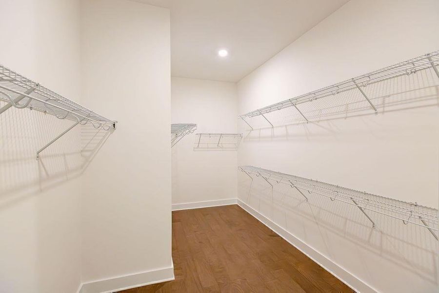 Spacious, unfurnished interior of a new home in , Gainesville (Image 34).