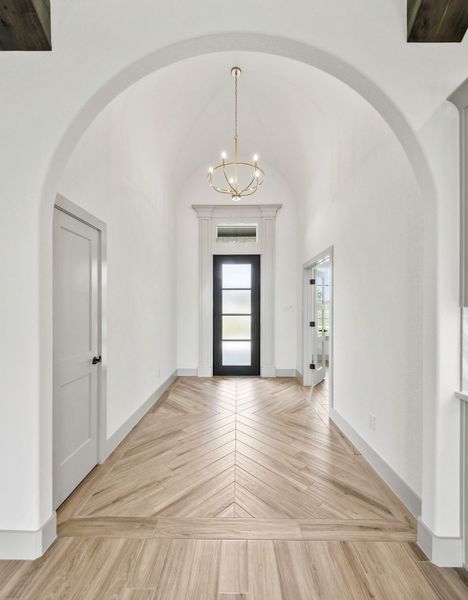 Spacious, unfurnished interior of a new home in Vintage Oaks, Weatherford (Image 35).