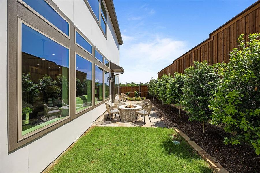 Front exterior of a new home in Greenville Heights, Dallas, TX, highlighting curb appeal (Image 2). Front exterior of a new home in Greenville Heights, Dallas, TX, highlighting curb appeal (Image 2).