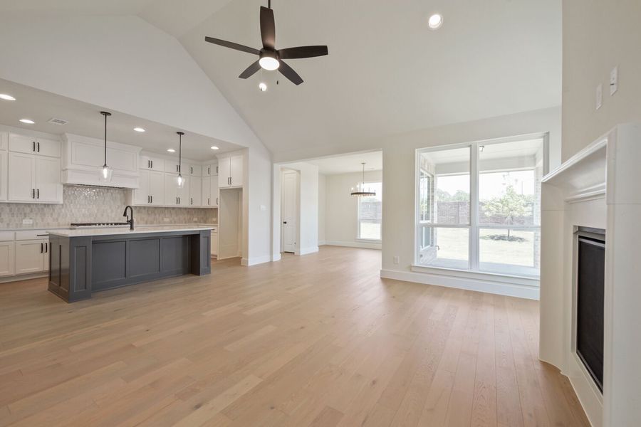9817 Oak Glade - Living Area