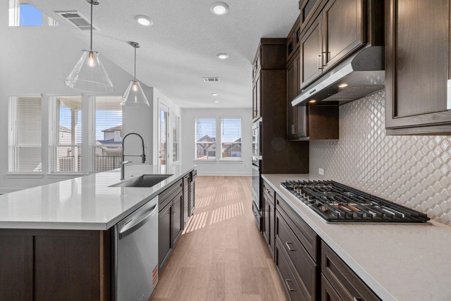 Stunning finishes in Light & Bright Kitchen Stunning finishes in Light & Bright Kitchen