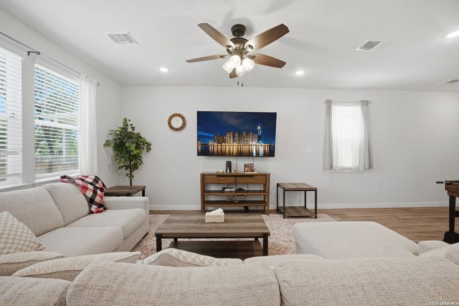 Furnished interior view inside a new home in Senna, San Antonio (Image 17).