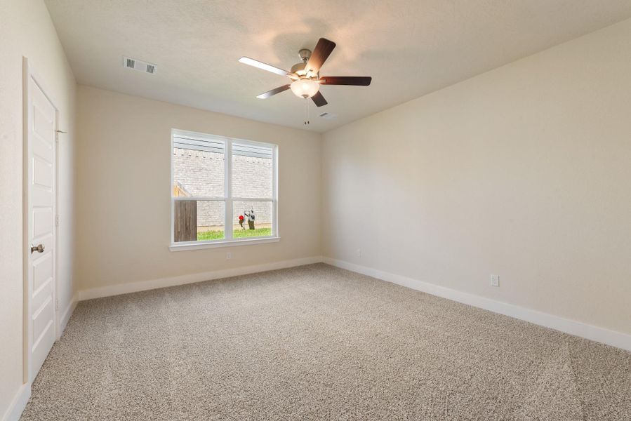 Spacious, unfurnished interior of a new home in , Brenham (Image 30).