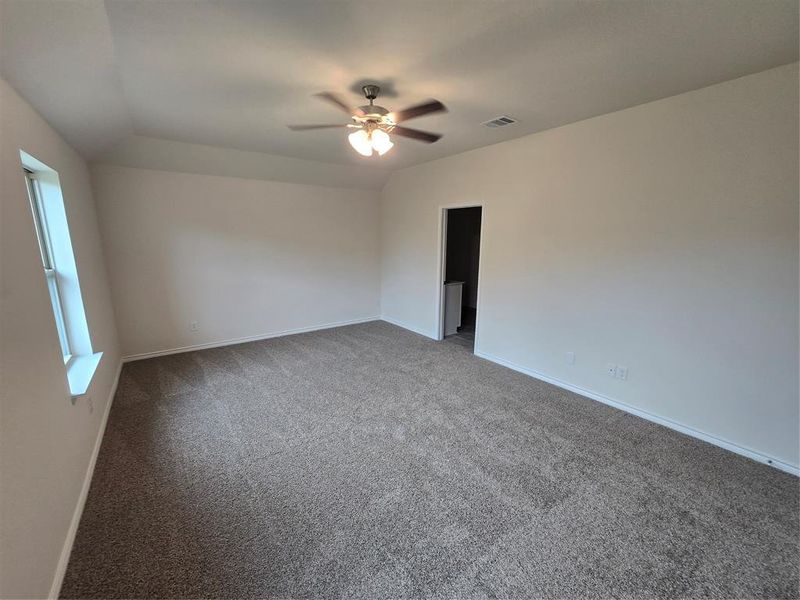 Spacious, unfurnished interior of a new home in , Princeton (Image 18).