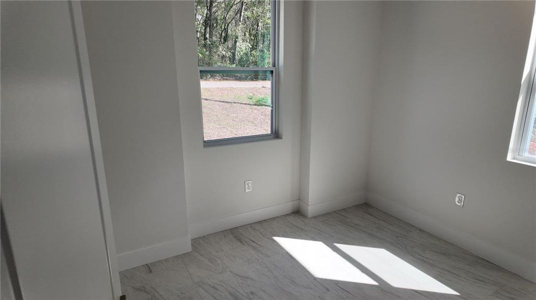 Spacious, unfurnished interior of a new home in , Dunnellon (Image 21).