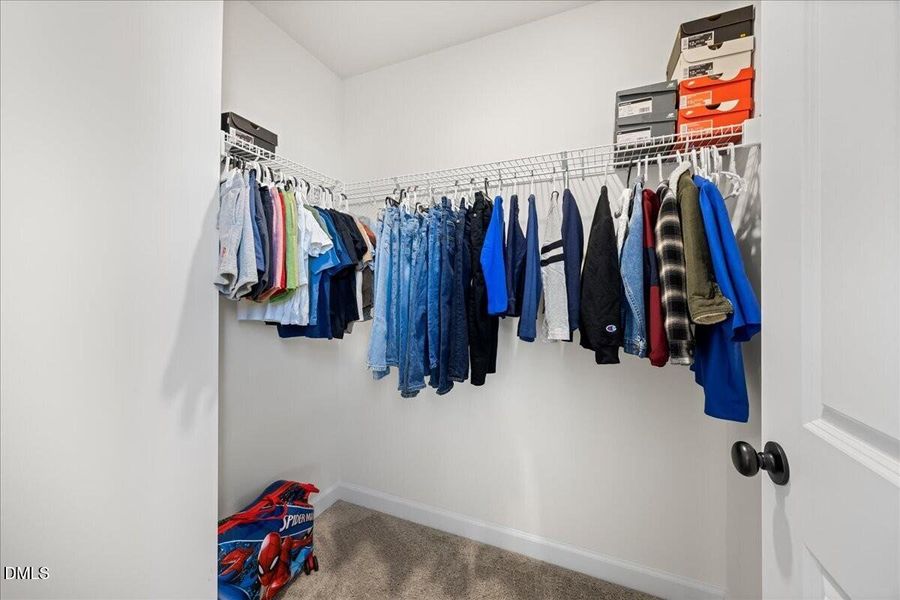 39-2A1A1236 kid closet