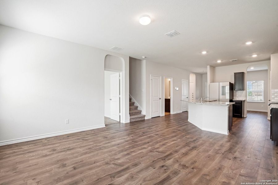 Spacious, unfurnished interior of a new home in Laurel Vistas, San Antonio (Image 29).