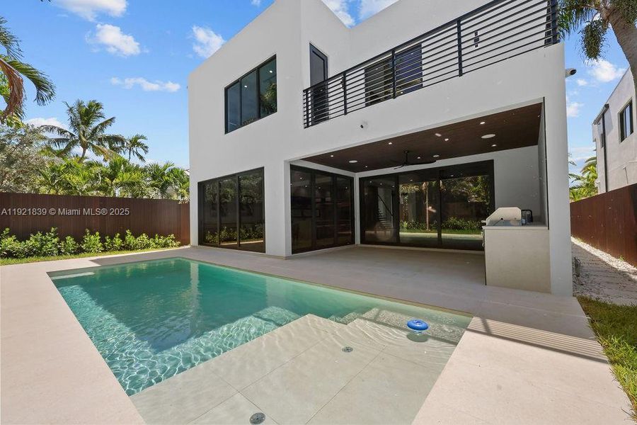 Exterior details and patio area of a home in , Fort Lauderdale (Image 30). Exterior details and patio area of a home in , Fort Lauderdale (Image 30).