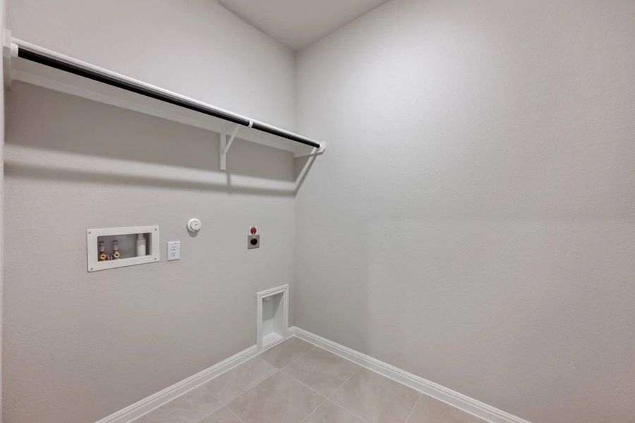 Spacious, unfurnished interior of a new home in Berry Creek Highlands, Georgetown (Image 38).