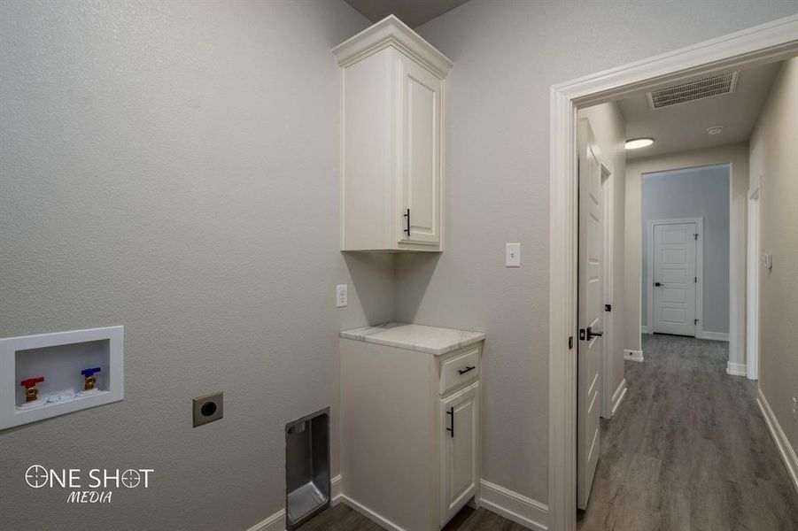 Furnished interior view inside a new home in , Abilene (Image 4).