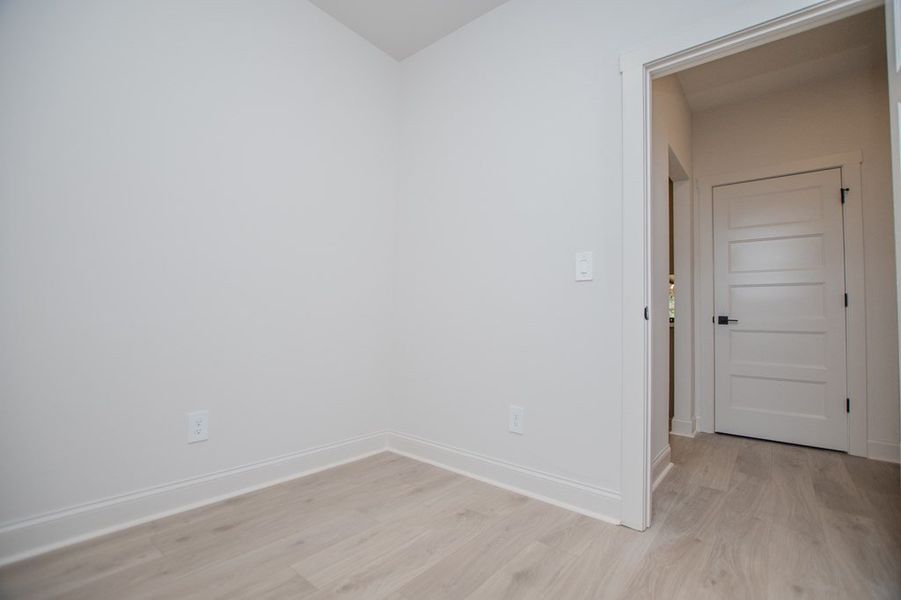 Spacious, unfurnished interior of a new home in The Reserve at Red Oaks, Carrollton (Image 22).