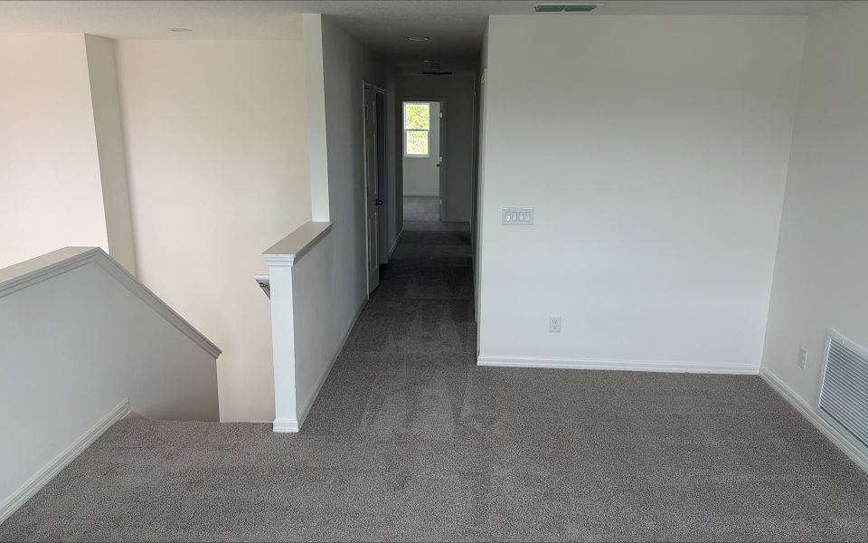 Spacious, unfurnished interior of a new home in Eagletail Landings, Howey-in-the-Hills (Image 16).