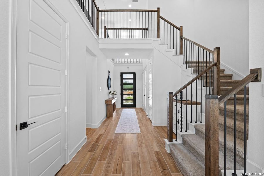 Spacious, unfurnished interior of a new home in Esperanza, Boerne (Image 22).