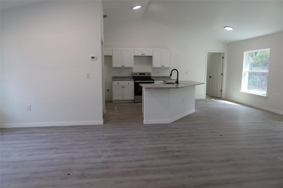 Spacious, unfurnished interior of a new home in , Summerfield (Image 7).