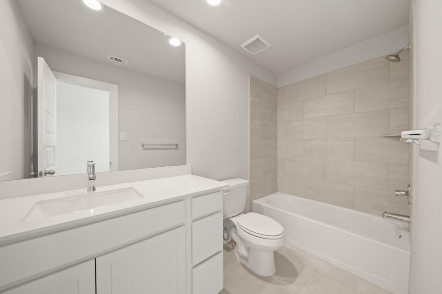 Furnished interior view inside a new home in Huntington Place, Rosharon (Image 4).