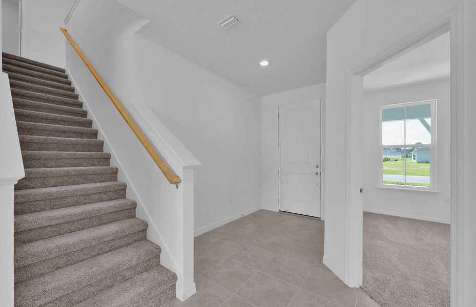 Spacious, unfurnished interior of a new home in Hyland Trail, Green Cove Springs (Image 20).