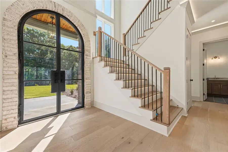 Spacious, unfurnished interior of a new home in , Gainesville (Image 18).