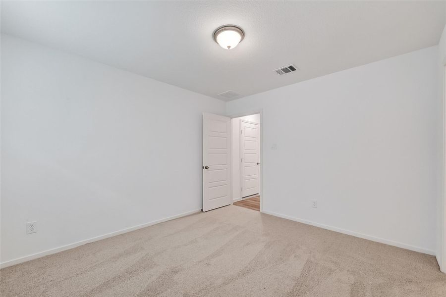 Spacious, unfurnished interior of a new home in Rollingbrook Estates, Baytown (Image 30).