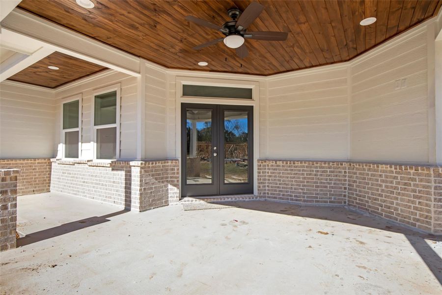 Love love love this back porch! Great spot for BBQ grilling!
