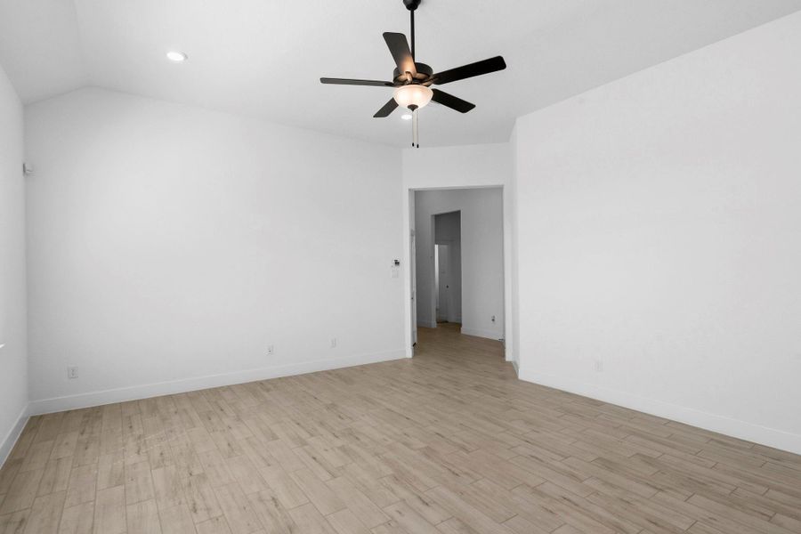 Spacious, unfurnished interior of a new home in Wildrye, Waller (Image 22).