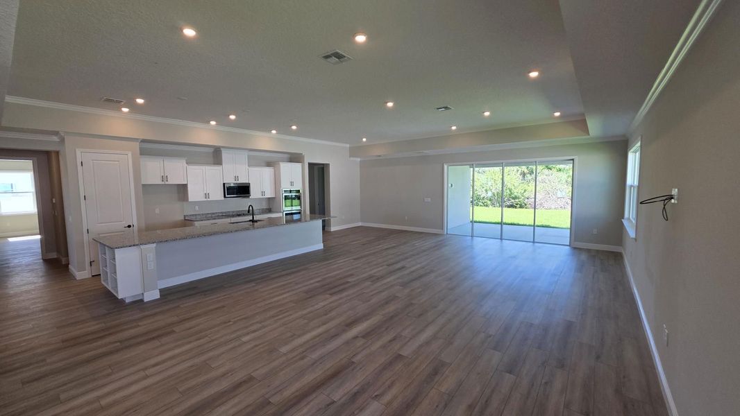 Spacious, unfurnished interior of a new home in Island Forest Preserve, Merritt Island (Image 6).