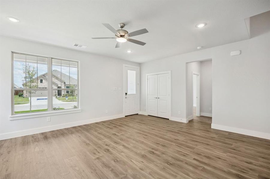 Spacious, unfurnished interior of a new home in Dove Hollow, Waxahachie (Image 22). Spacious, unfurnished interior of a new home in Dove Hollow, Waxahachie (Image 22).