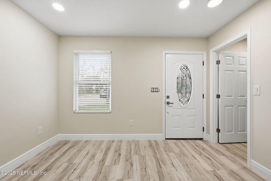 Spacious, unfurnished interior of a new home in , Jacksonville (Image 11).