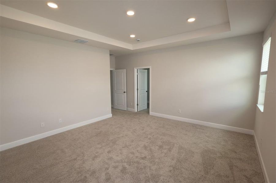 Spacious, unfurnished interior of a new home in Bay Lake Farms, St. Cloud (Image 48).