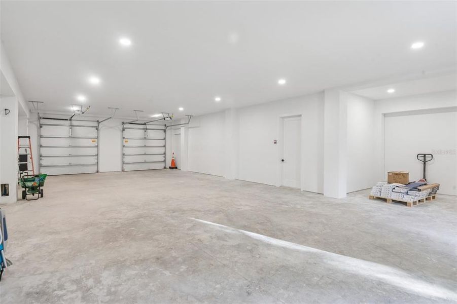 Spacious, unfurnished interior of a new home in , Tarpon Springs (Image 56). Spacious, unfurnished interior of a new home in , Tarpon Springs (Image 56).