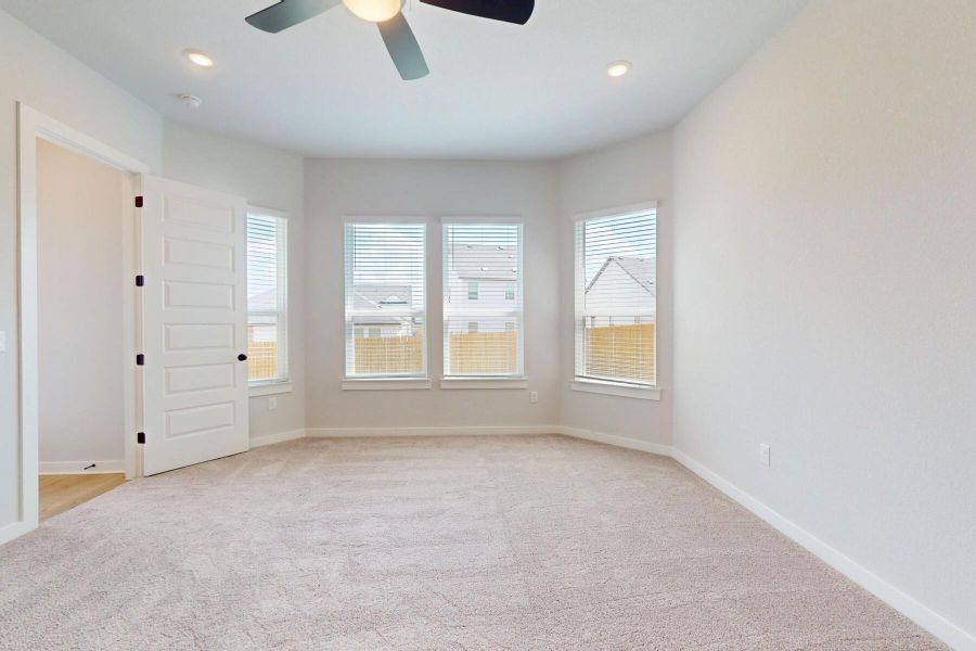 Spacious, unfurnished interior of a new home in Cascades at Onion Creek, Austin (Image 26).