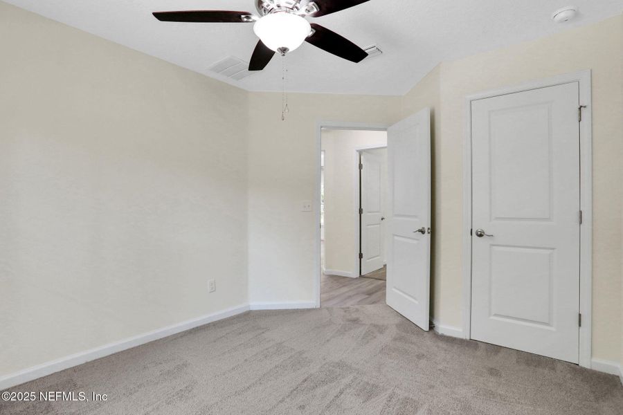 Spacious, unfurnished interior of a new home in , Middleburg (Image 17).
