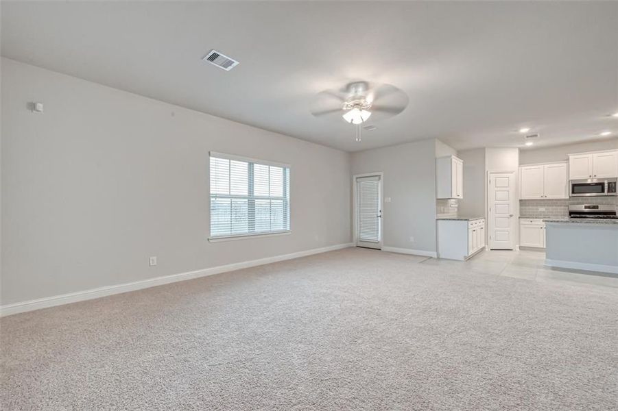 Representative unfurnished interior of a home built from the Plan 2500 by Adams Homes in The Bluffs at Lafayette, Freeport (Image 23).