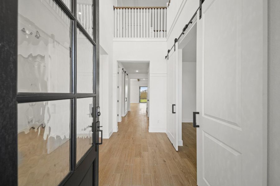 Welcoming foyer (*Photo not of actual home and used for illustration purposes only.)