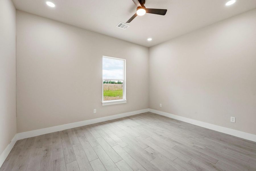 Spacious, unfurnished interior of a new home in , Franklin (Image 18).