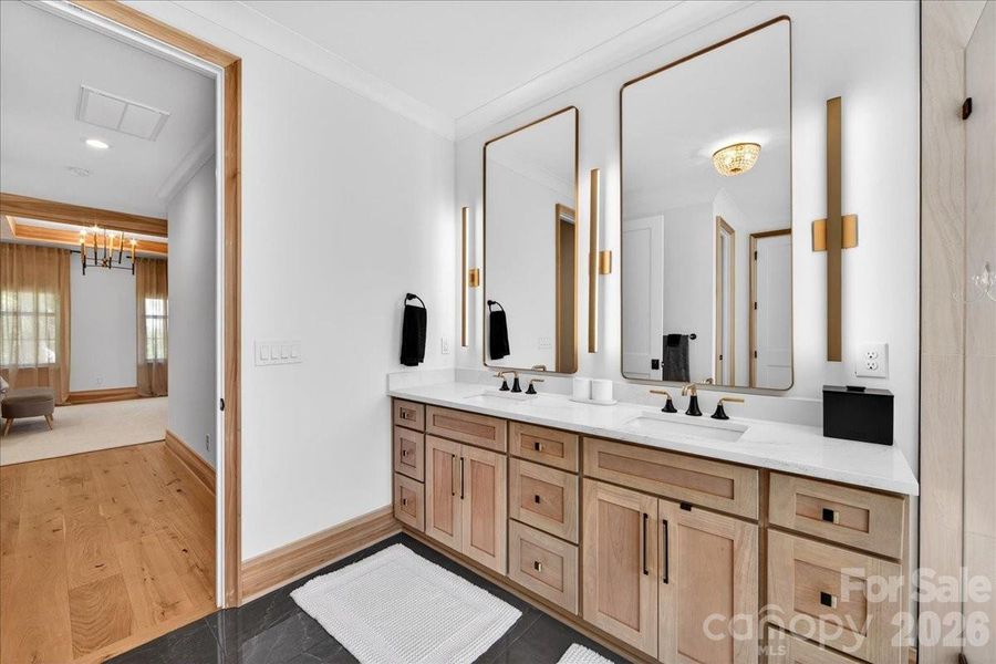 Owners' Bathroom Owners' Bathroom