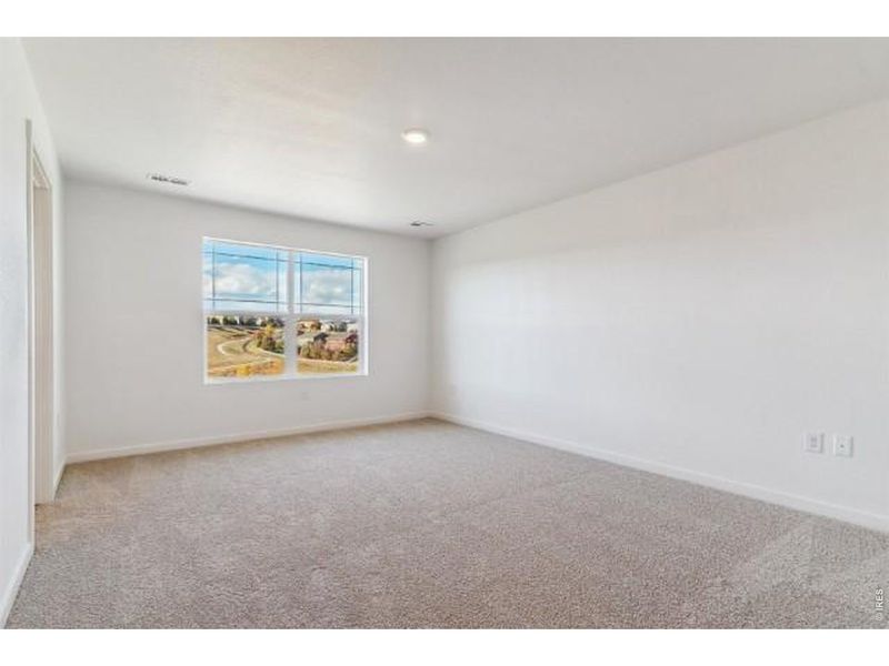 Spacious, unfurnished interior of a new home in Lakeside Canyon, Mead (Image 20).