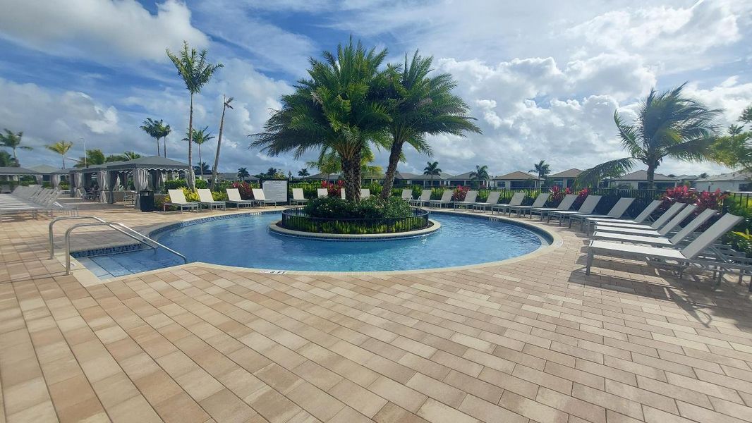 Valencia Grand Circle Pool