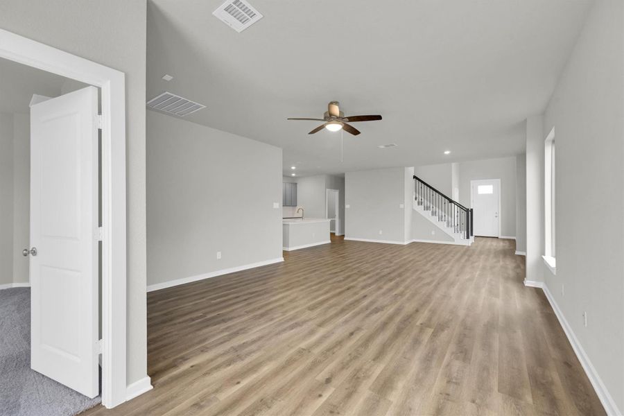 Spacious, unfurnished interior of a new home in La Segarra 40', Brookshire (Image 29).