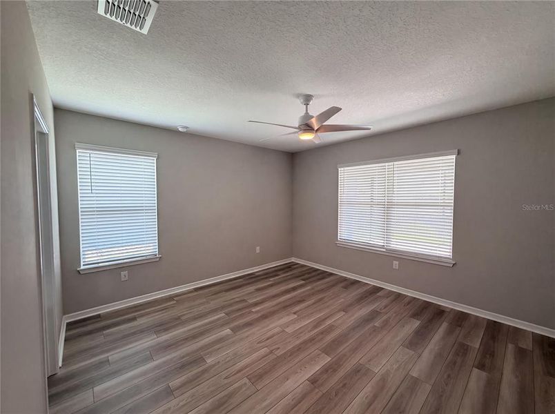 Spacious, unfurnished interior of a new home in Del Webb Stone Creek, Ocala (Image 13).