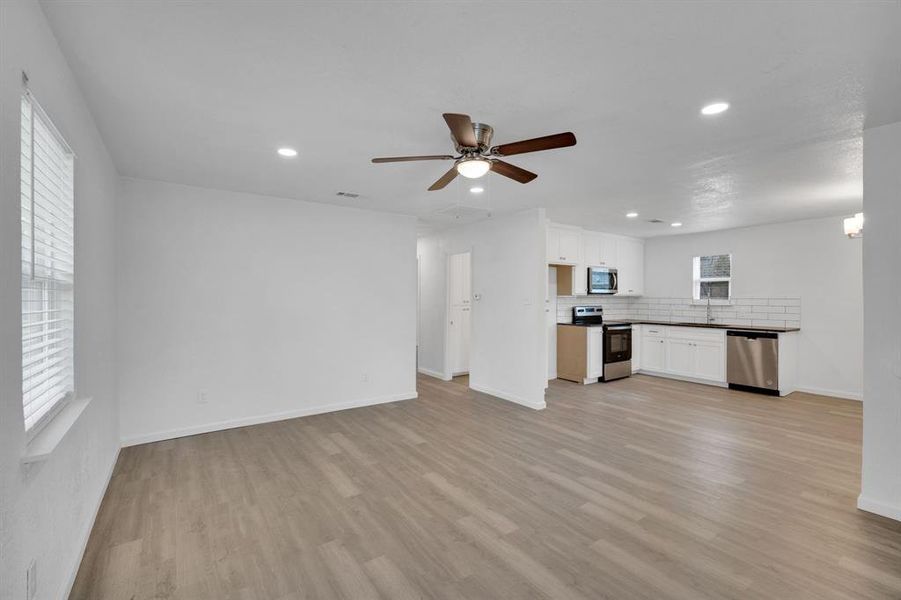 Spacious, unfurnished interior of a new home in , Cleburne (Image 10). Spacious, unfurnished interior of a new home in , Cleburne (Image 10).
