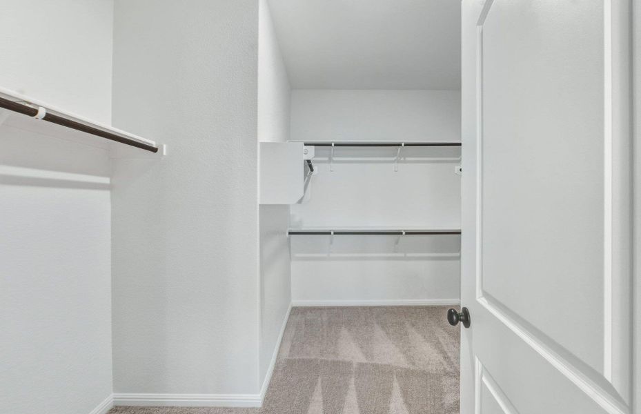 Spacious, unfurnished interior of a new home in Saddleback at Santa Rita Ranch, Liberty Hill (Image 24).