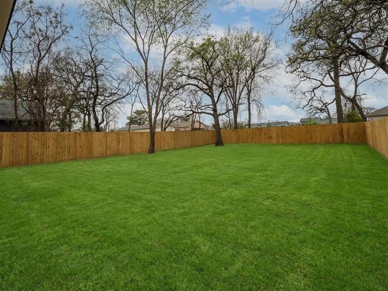 Exterior details and patio area of a home in , Dallas (Image 3).