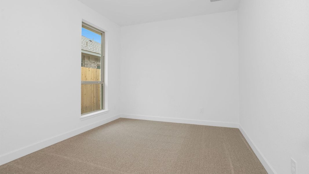 Spacious, unfurnished interior of a new home in Valencia, Manvel (Image 12).