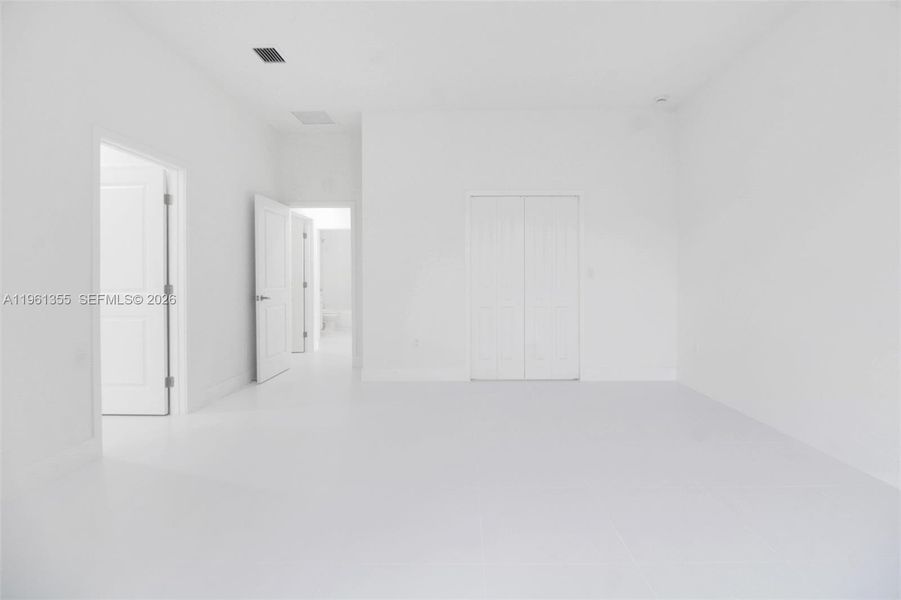 Spacious, unfurnished interior of a new home in , Cutler Bay (Image 17).