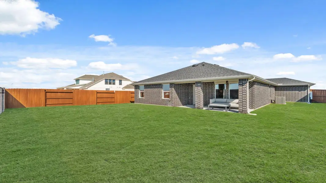 Exterior details and patio area of a home in Sunterra Lakes, Brookshire (Image 3).